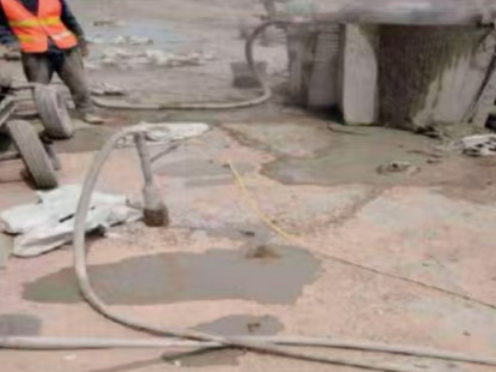 乌什水泥混凝土路面板底注浆技术 路面脱空注浆整治方案